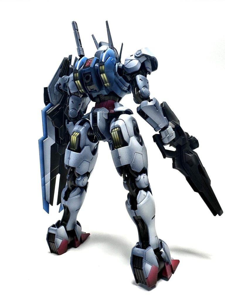 バックショットです。黄色は今までで1番良く塗れたかな、と。