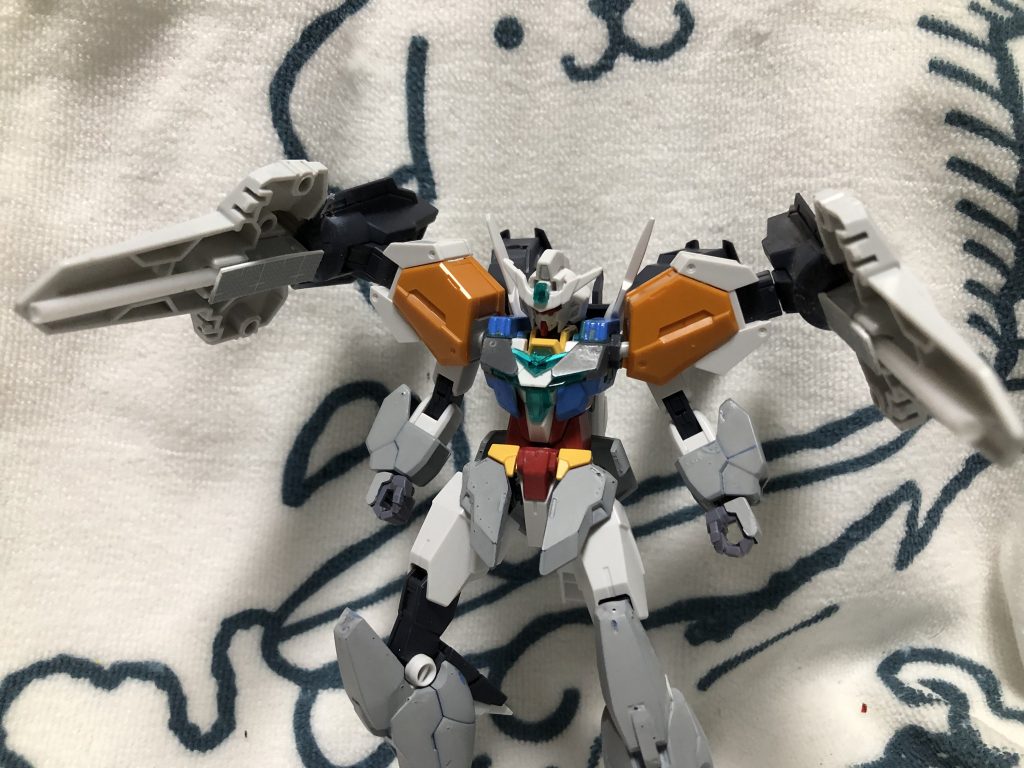 シールドとサタニクスの武器の接着がなかなかつかず苦戦しました。