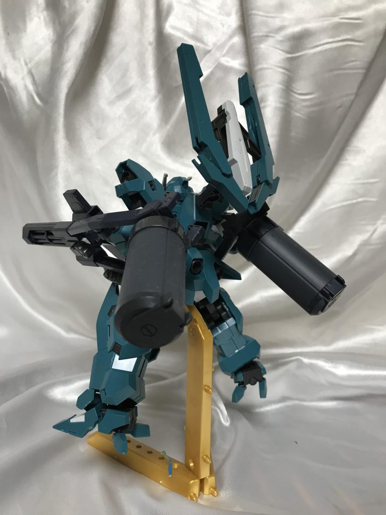 背中のパーメット的な奴は一切いじってないので展開可能です。背中に伸びる弾倉が美しい(///▽///)