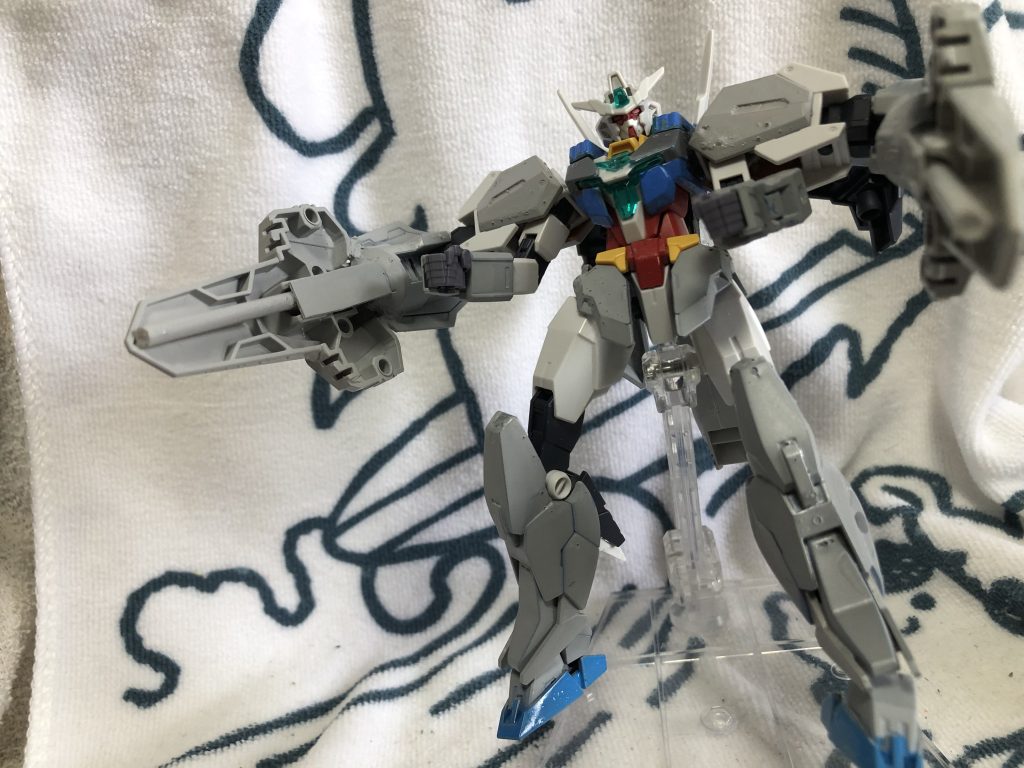 両肩に装備する、武装の裏にビーム兵装を装備、基本こちらを使う。AGE2DVに近いとメンバーからの声あり。