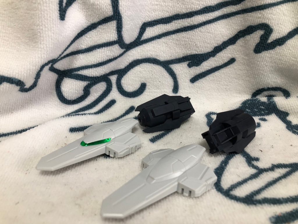 サタニクスウェポンの接続部分とバトルアームの顔方のシールド?をミキシング裏にプラパイプを接着し作成。