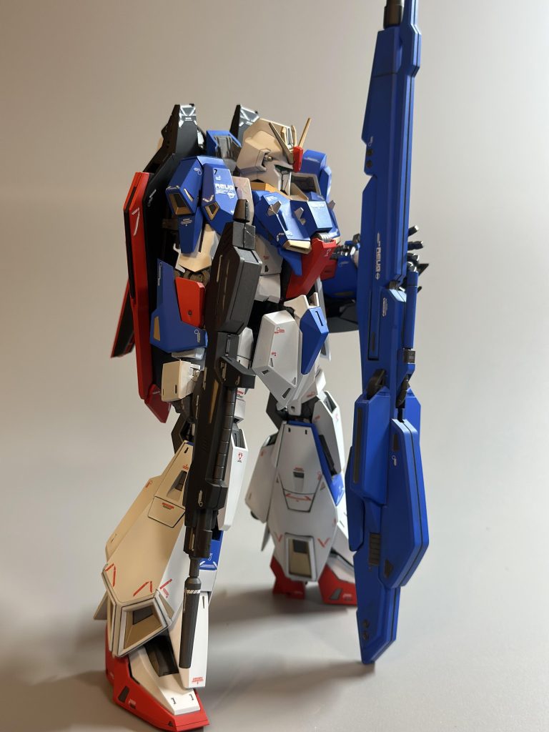 立ち姿がカッコいいので、ウェイブライダーにはしません。ポージングだけで塗装が剥がれたから心配な訳ではありません。本当に。