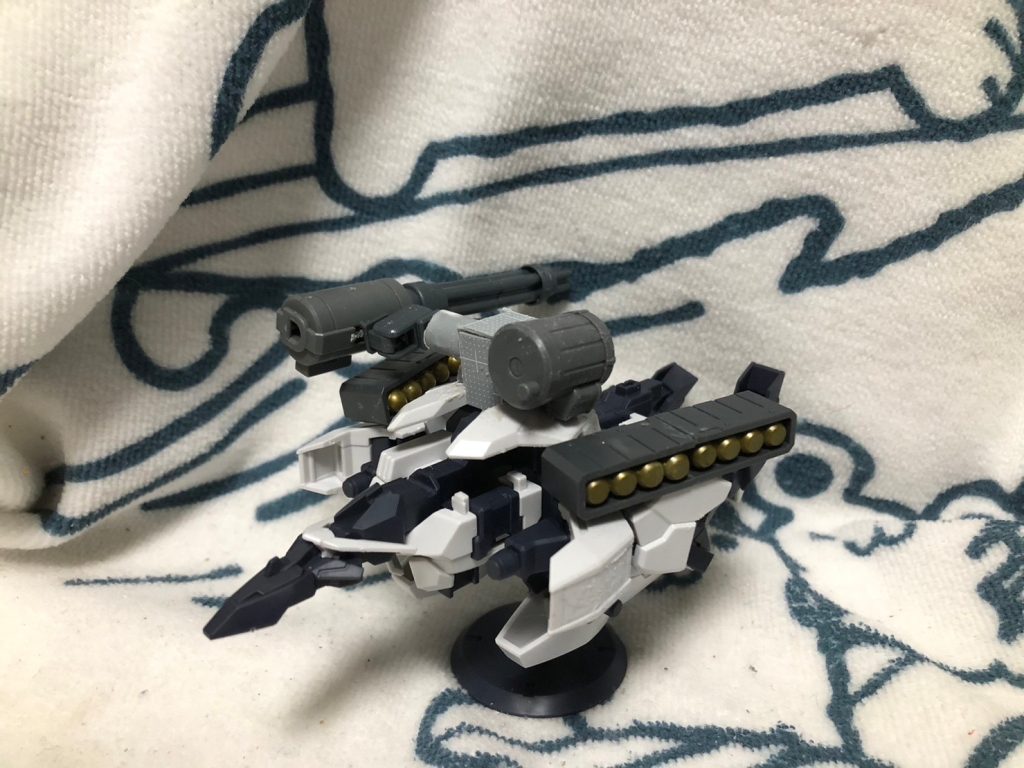 腕のランチャーパーツはサイコザクのパーツで再現