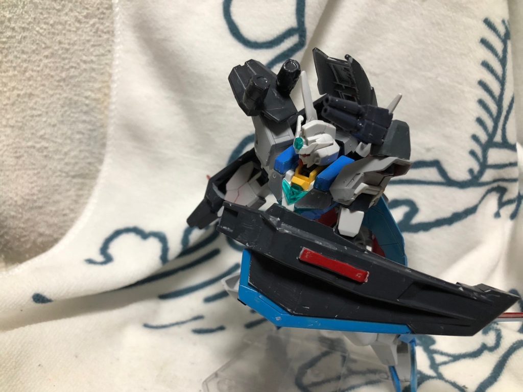 バインダーはシールド?として機能！肩のビームガンは稼働。