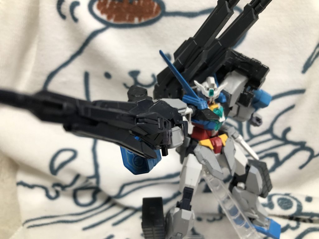 そして、それをアーマーとして付けることが可能。ヴィートルガンダムぽくなってますが，違います。 
