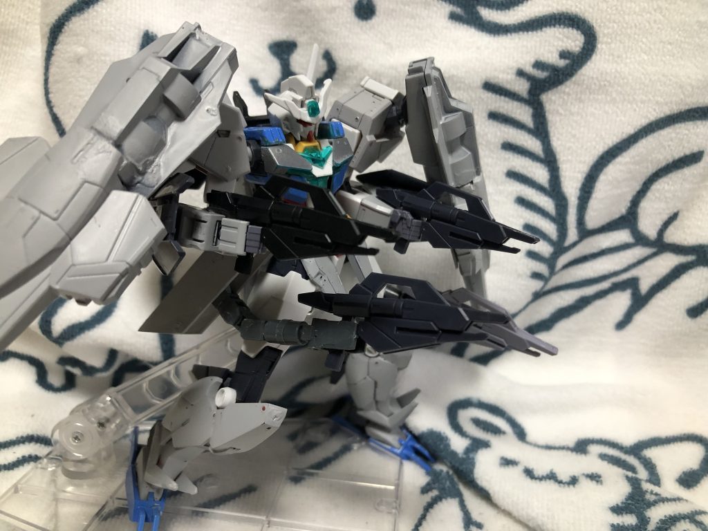 Tタイプのシールドを構え、コアスプレーガンを装備させた姿