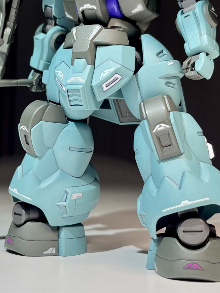 爪先がないデザインは斬新！でも、なんかシマらない…