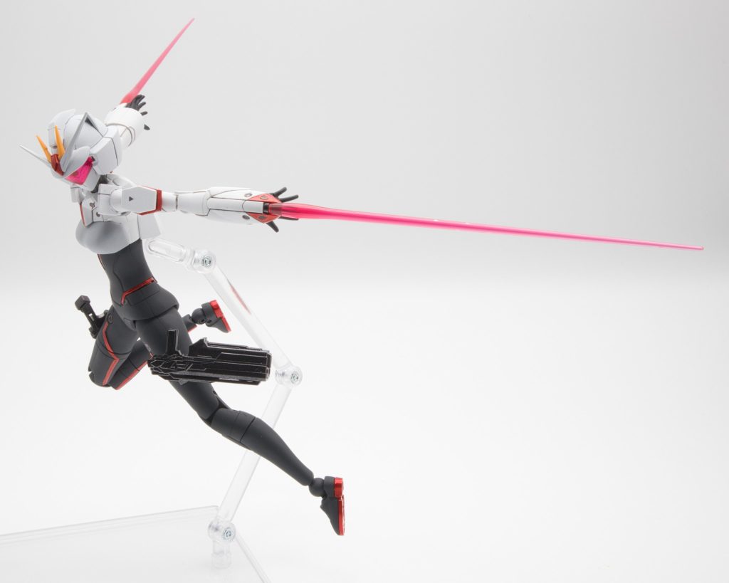 ビームサーベルも本体に合わせてピンクにしました。