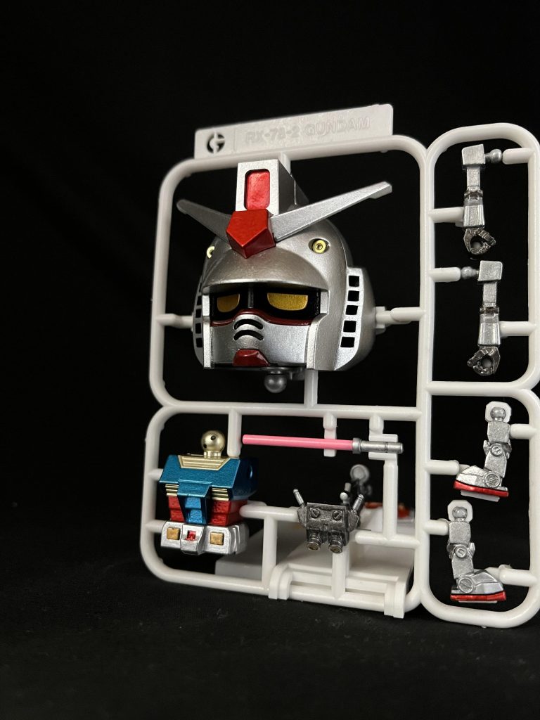 ランナーver.は頭が塗装の分キツキツで入らない為、一部削ってますw注意書き通り、組み替えはリスク高い…シリコンスプレーで差し込み緩やかにして気をつけていてもバックパックのサーベルは折れました…