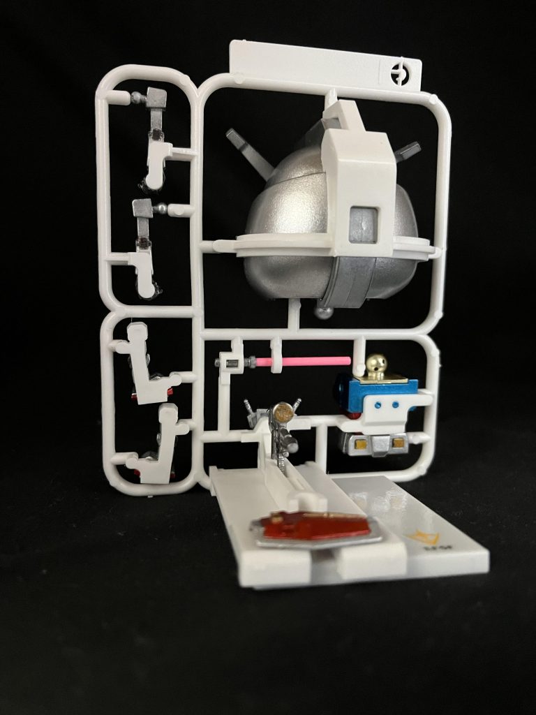 シールドの塗分が老眼には厳しいw腰のV字に至っては最早見えないから妥協して三角▼になっちゃったけど気にしない事に…