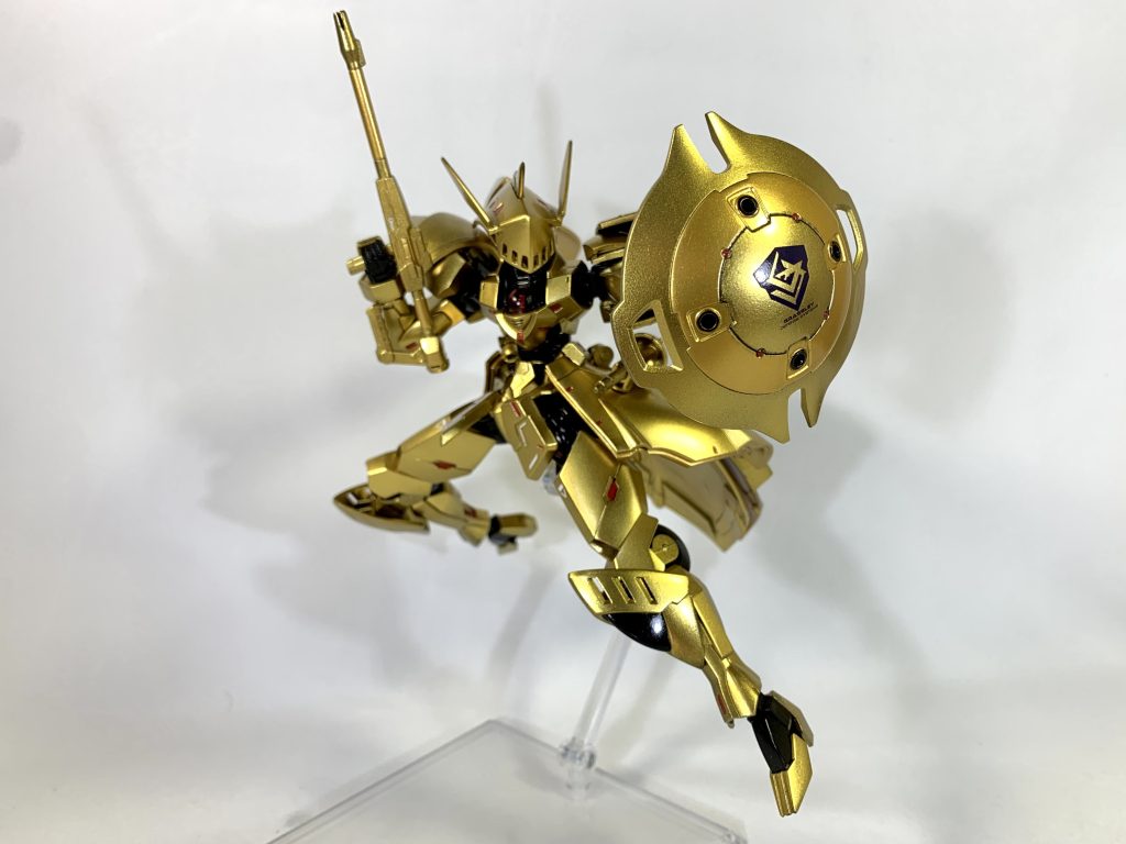 専用シールド。シールド表面にはグラスレー寮のエンブレムと、4問の拡散ビーム砲が備えられています。