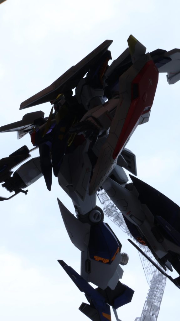 屋外撮影やってみましたが背景から建物を排除したら逆光になってしまって劇中っぽくなってしまいました まぁこれはこれで…。