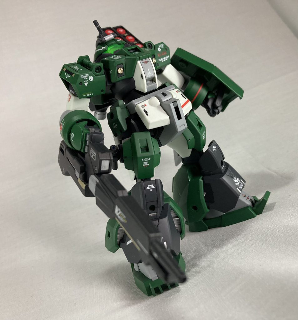 ロングビームライフルチュチュ専用機のものより取り回しやすいサイズにしたビームライフル、もちろん狙うのはアンテナではなくコックピット