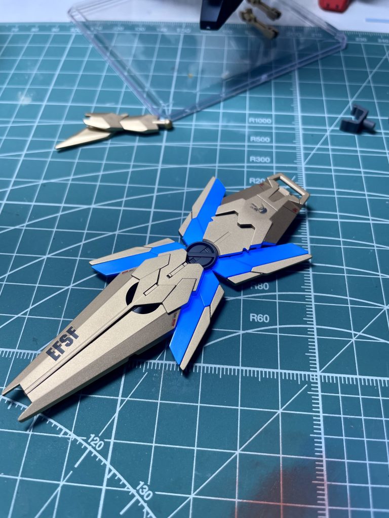 発光状態のシールド。こちらも持たせていませんが…マグナムと一緒にぷちぷちにくるんでお蔵入りです…