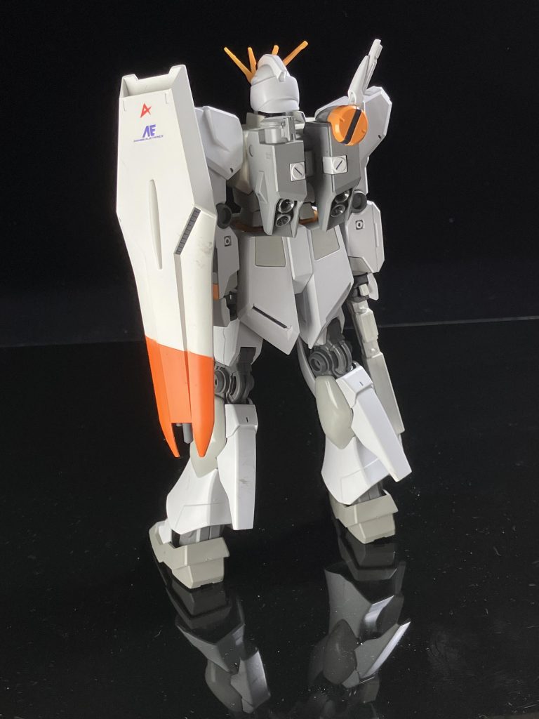 自宅に撮影環境を作ったので、試しに撮影してます。イメージとしては、完成直後、この後劇中の紺/黒に塗られて、アムロが取りに来るという感じです。