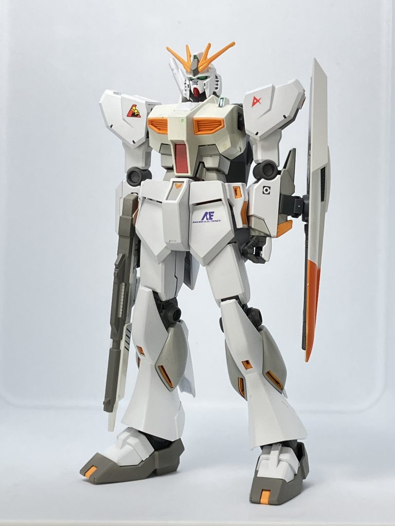 胸のセンサーにハイキューパーツさんのグリーン偏光シールを貼ったら、思った以上にいい効果がでました使ったカラーは、胴体部の白がクレオスの316番、グレーがクレオスの315番、手足の白がガイアノーツのEXホワイトにニュートラルグレー2とダークアースを数滴。黄色部分はガイアノーツの燈黄色、ブーツとバックパック、関節はクレオスのグレーバイオレットにダークアース、ガイアノーツのニュートラルグレー3を比率を変えて混ぜてます。見てくださってありがとうございました