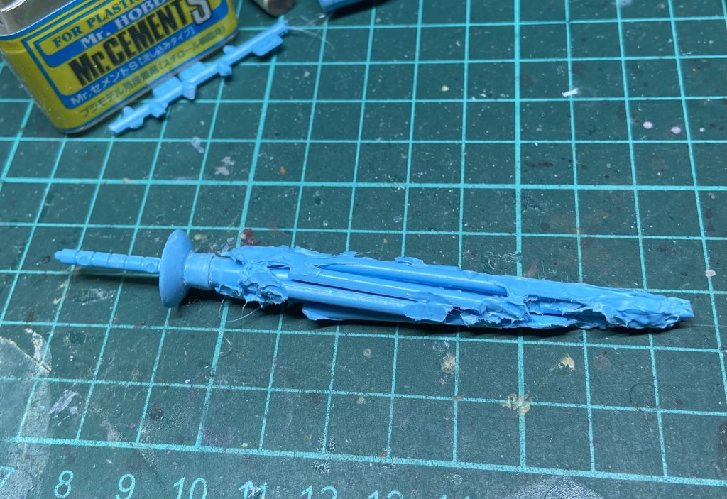 ヒートサーベル？はランナーめっちゃ継ぎ足して、ヒートペンでがんがん溶かして形にしました