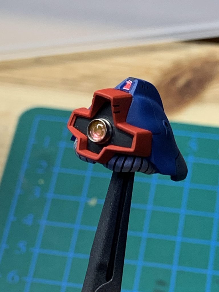 ハイキューパーツのエスピープレートとエイチアイズを。分かりにくいですが💦エッチングパーツを中に埋め込みました。メカ的になったんじゃないかな。