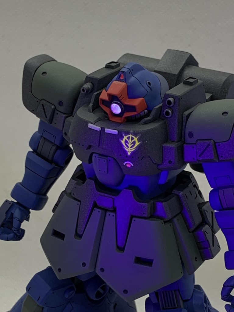 モノアイは安定の蛍光塗料。