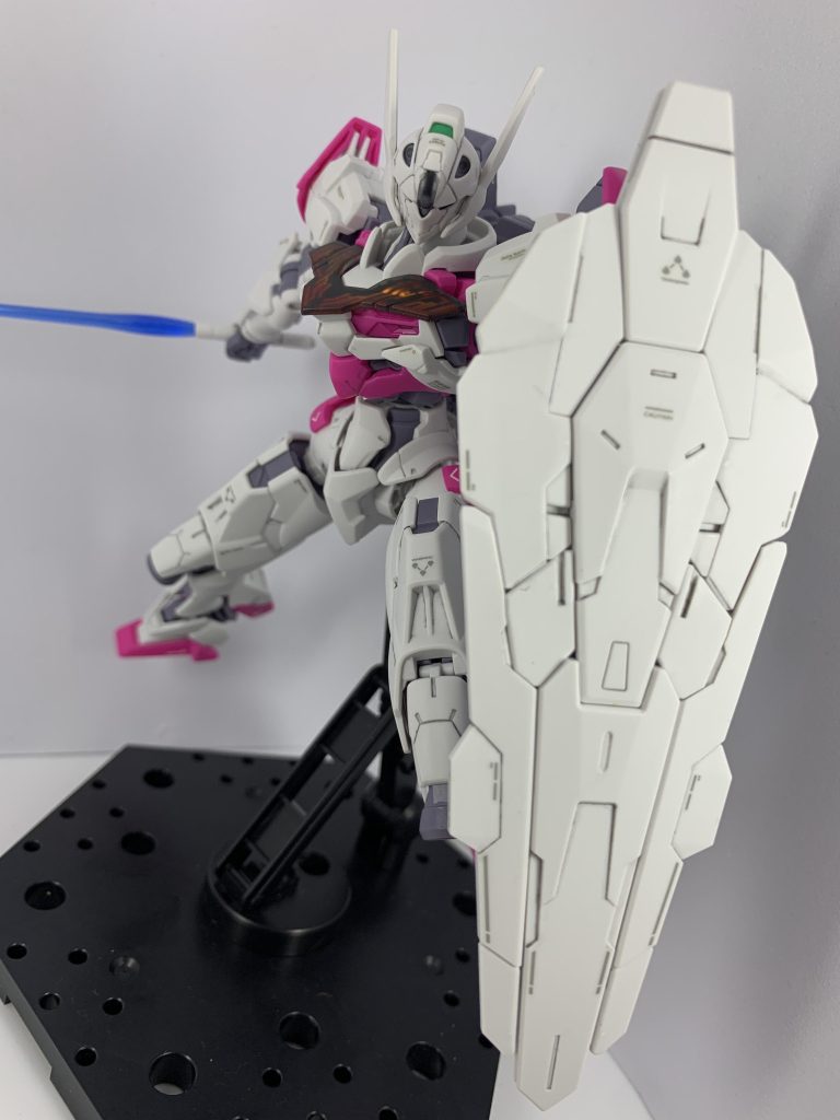 ファースト世代なので、ホントはザクとかドムとか作りたいんですけど、まだまだ市場に品薄状態(笑)この完成度でこのお値段!コスパいいですね!しばらくは水星の魔女シリーズを楽しんで作っていきます。