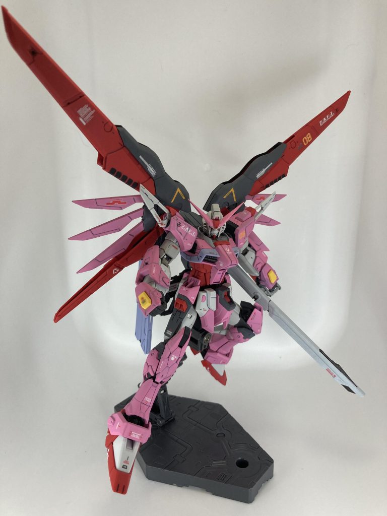 そんな訳でゴールデンウィーク中に完成して良かったです。休み明けに職場でお披露目となります。思い返すと、このキットを作ったのは9年前でした。まさかこんなピンクに染め上げることになるとは。最後までご覧いただきありがとうございました!