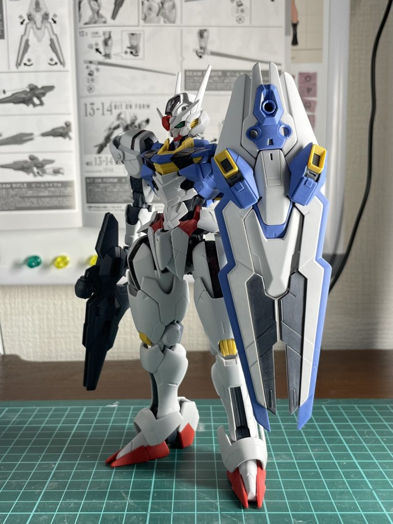 ほぼ全てのパーツのエッジを削って全体に丸みを持たせました