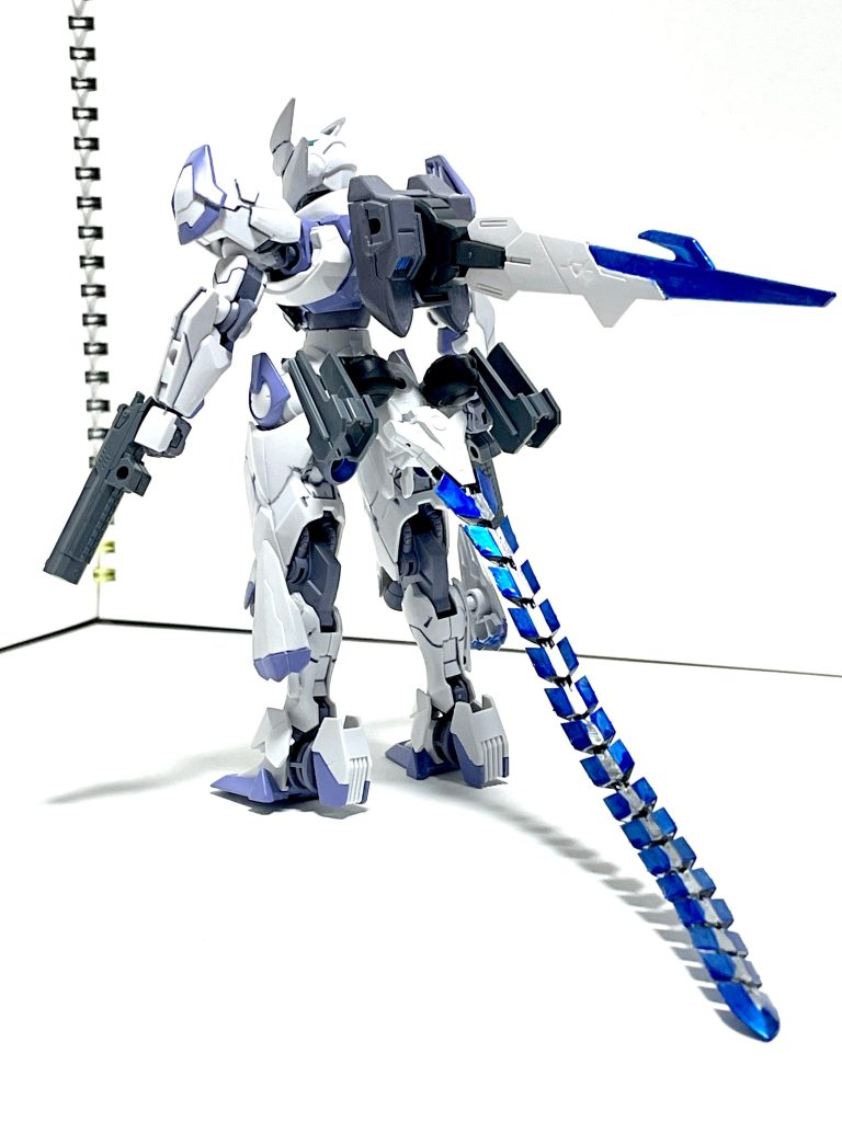 ◆この組織の人々は比較的良心的であり、姉妹も無碍にこそされないが、組織全体が追われる立場である以上、生き残るためのシビアな世界と対峙しなければならない──