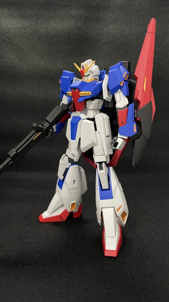 施した加工はアンテナのシャープ化と、スミ入れ、トップコートのみ。それでもこの見栄えなので、素の完成度が如何に高いか思い知らされますね。