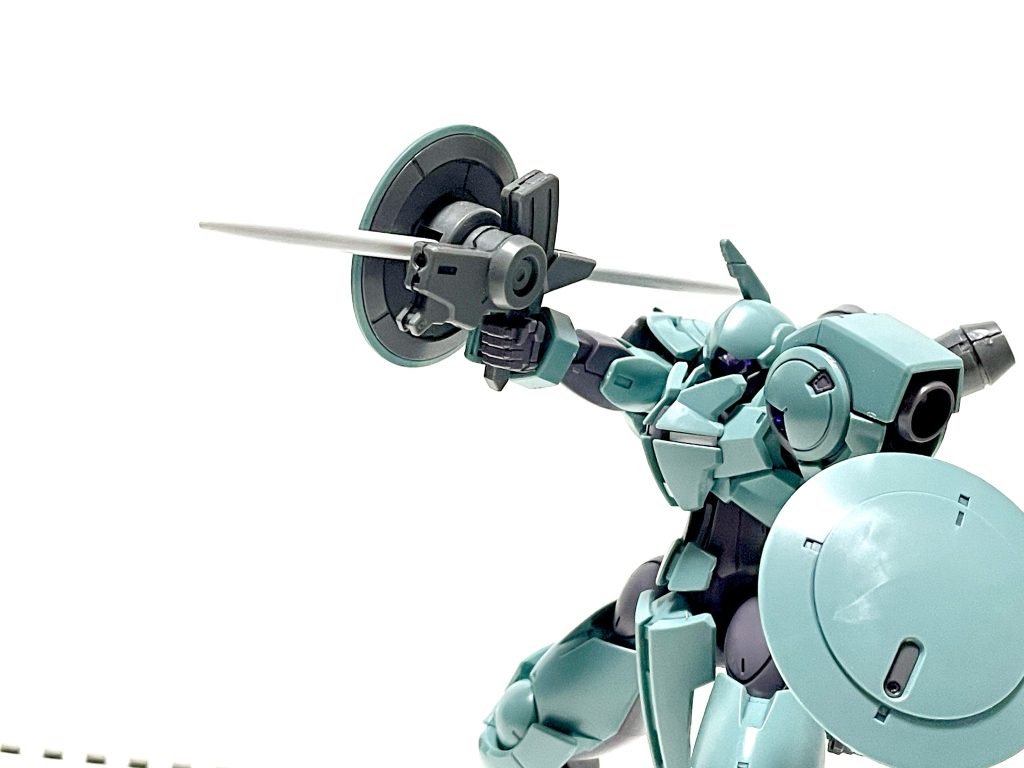 ◆そしてスパイクを射出する際には、水平に向けて、短い方を先端として撃ち出すのかも。(電磁レールの滑走距離稼ぎのため)◆撃ち出した後は、隙を見て回収していくのかな？…と、妄想した次第です。