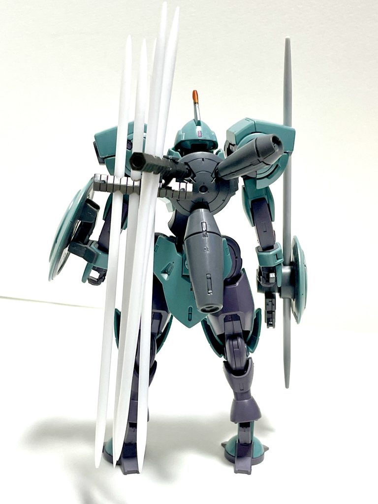 ◆大質量の長大で鋭利なスパイクを、その瞬間的な加速で撃ち出す都合上、物理弾頭を作戦に充分な数量持ち歩く必要があり、当然それは撃ち出されるまでは機体のデッドウエイトになる。