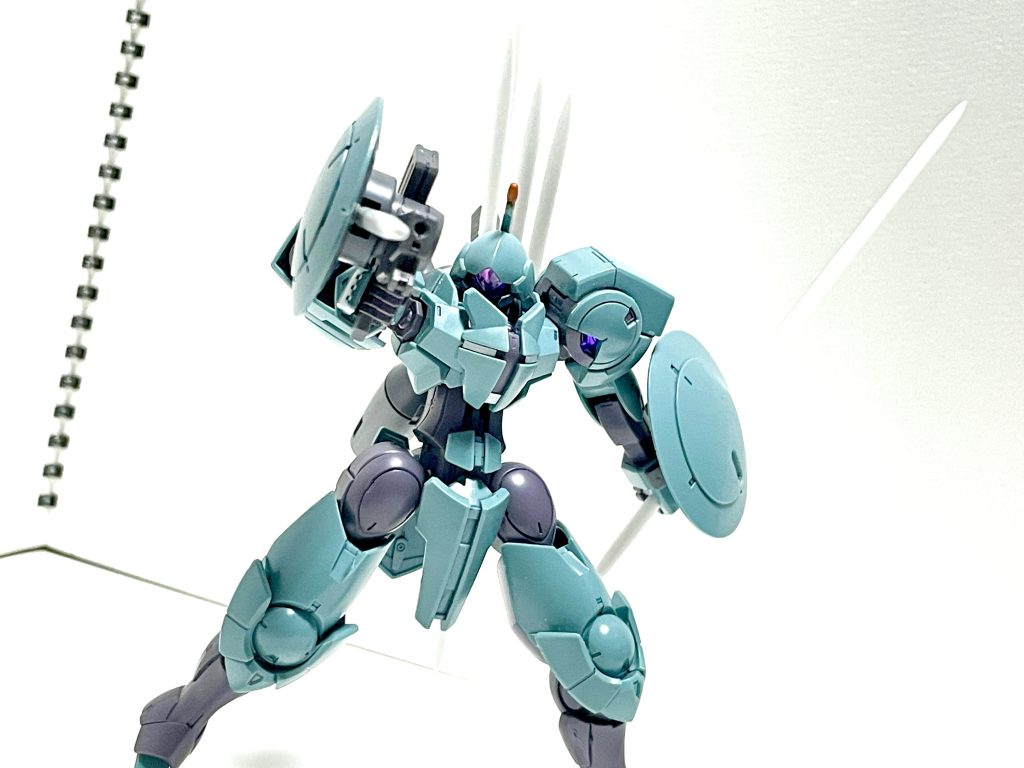 ◆しばらくの間はアーシアン戦線の重装機を恐々とさせる活躍をしたが、ハインドリーの量産が進むにつれ「ハインドリー1機につきランタンシールドのスパイクは1本で充分」と見做され、当該機体ハインドリー・イーゲルもマウントを通常のスラスターに換装して、やがて「ハインドリー・イーゲル」なる機体は姿を消していった。