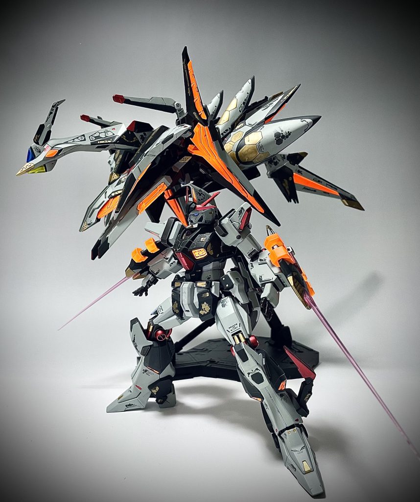 ビームサーベル。手に持つタイプではなく腕についてる謎の装備から出てくる珍しいデザインでかっこいい。平手も良い感じです。