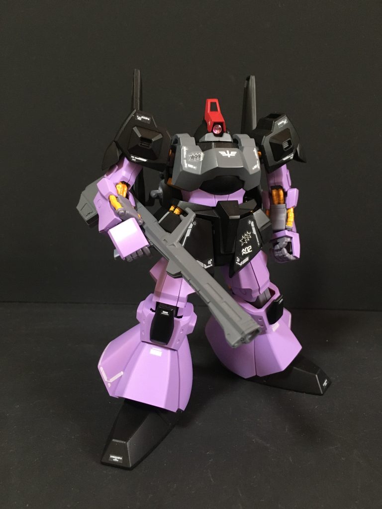 正面右側プレバンから発売されたrevive版を使用しています。