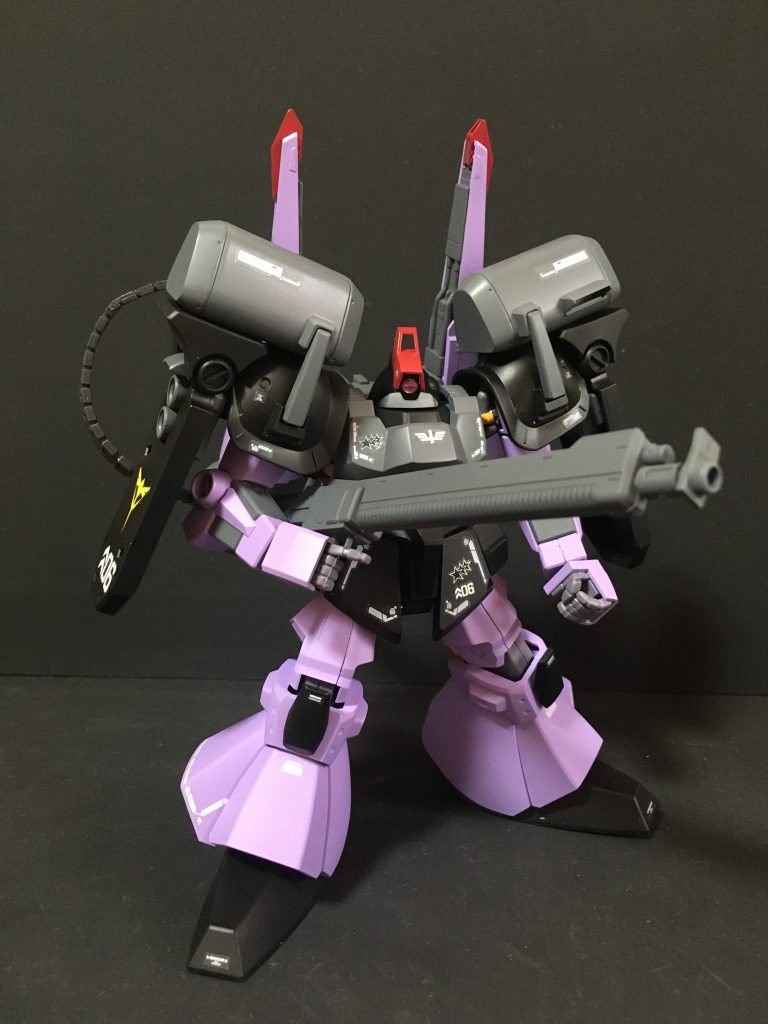 正面右側プレバンから発売されたrevive版を使用して製作しました。両腕はゼクアイン用に変更しています。