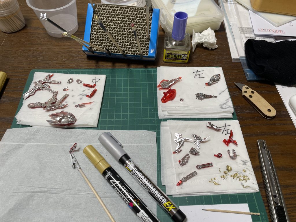 まあなんせメッキシルバーを塗りたくるのが大変でした。その上にまたコーティングするので十二分に乾燥させました。