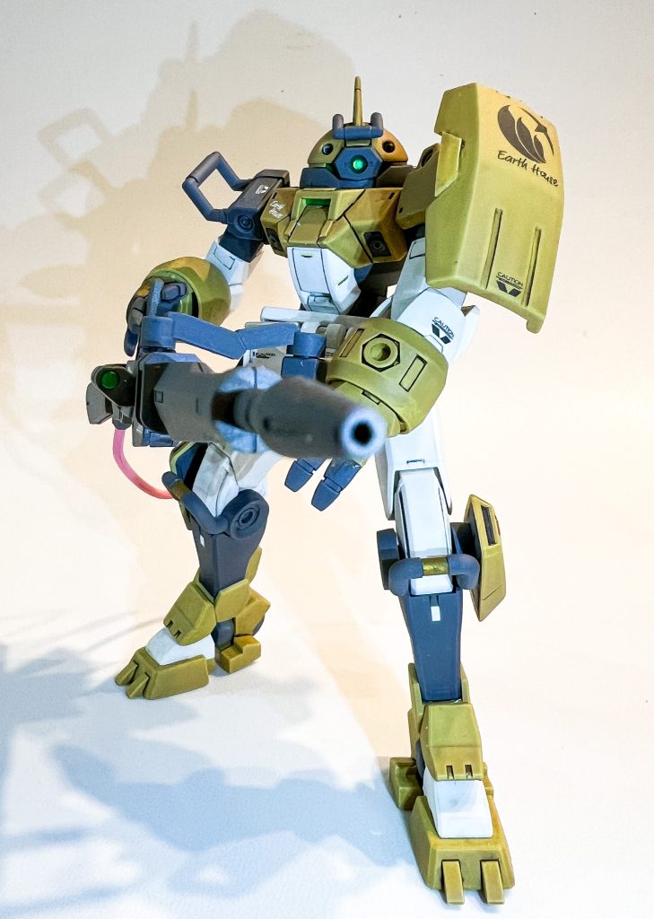 そんな枚数が無いのでガンダムデカール出たダリルバルデとファラクトに貼ってトップコートした分貼ります。