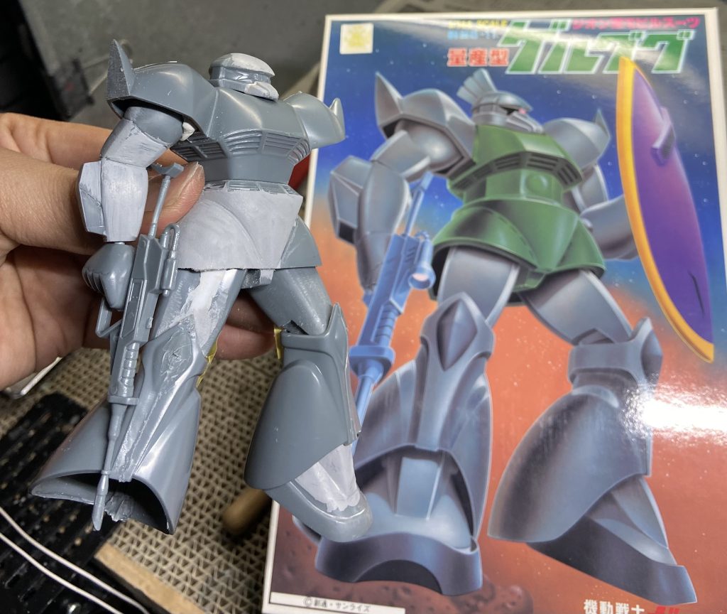 製作中はちょくちょく箱絵を見ながら合わせてます。特定アングルさえ似てればOK