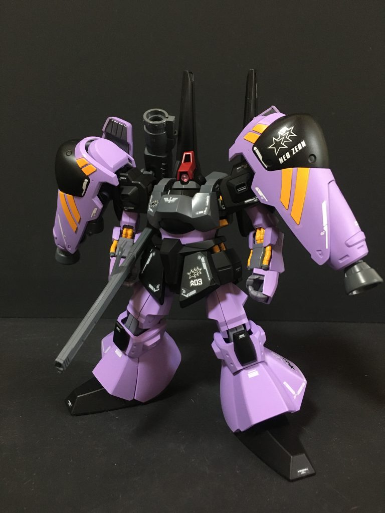 アトミックバズーカ収納時GP-02はドムとリックディアスを繋ぐ機体という設定ですので、ネオジオン軍が 廃棄されたはずのGP-02の設計データを密かに入手して、接収したリックディアスに対して改修を行ったという妄想設定です。