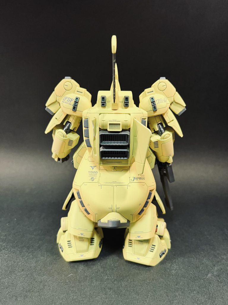 最後の艶消しトップコート最中に胴体を落とし、背面の左羽が折れる始末...＿|￣|○痛々しさを共有させていただきます。