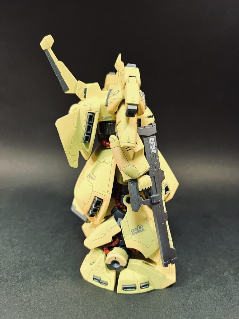 やはりジoのあんこ型体型が痺れます。横から見ても素晴らしいシルエット。