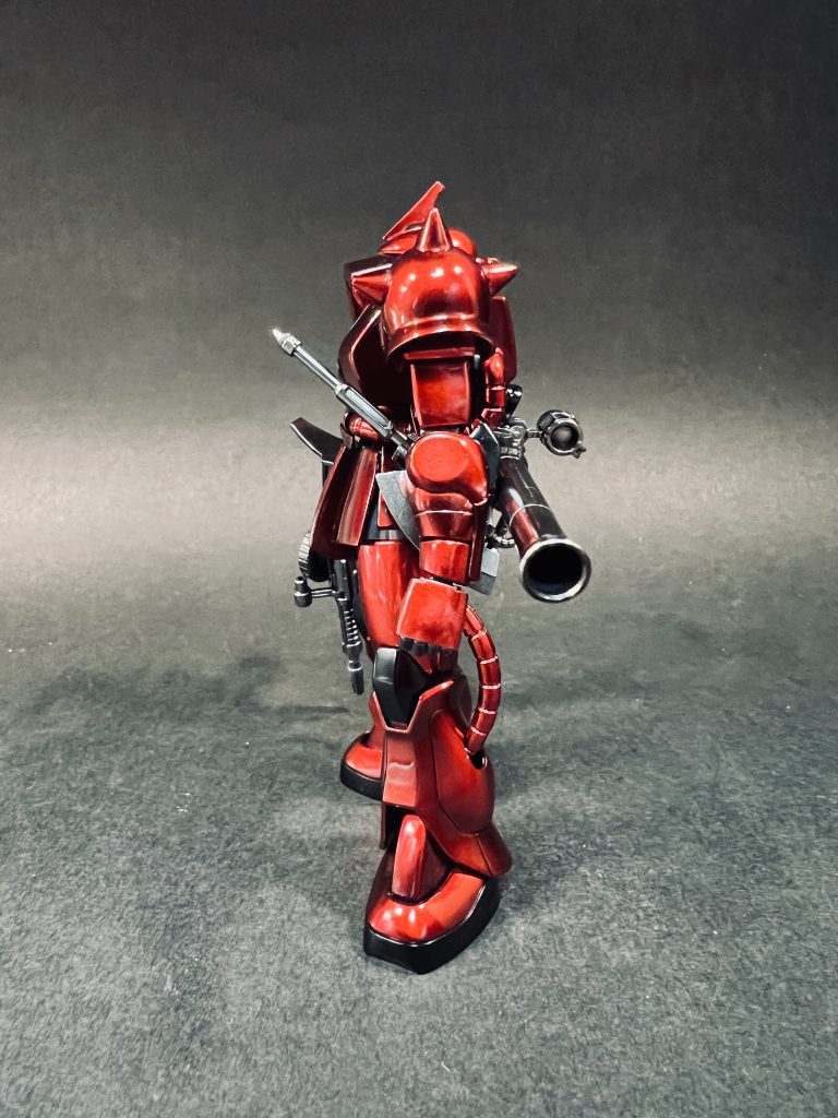 やはりシャア専用ザクは横からでもかっこいいです。