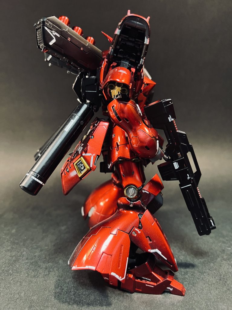 肘から手の甲、膝関節のくびれがなんとも好きなポイントです。