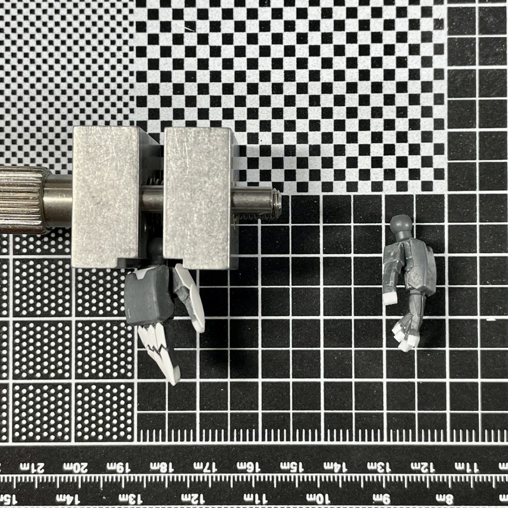平手は30mmをベースにプラ棒とプラ板で造形してます。