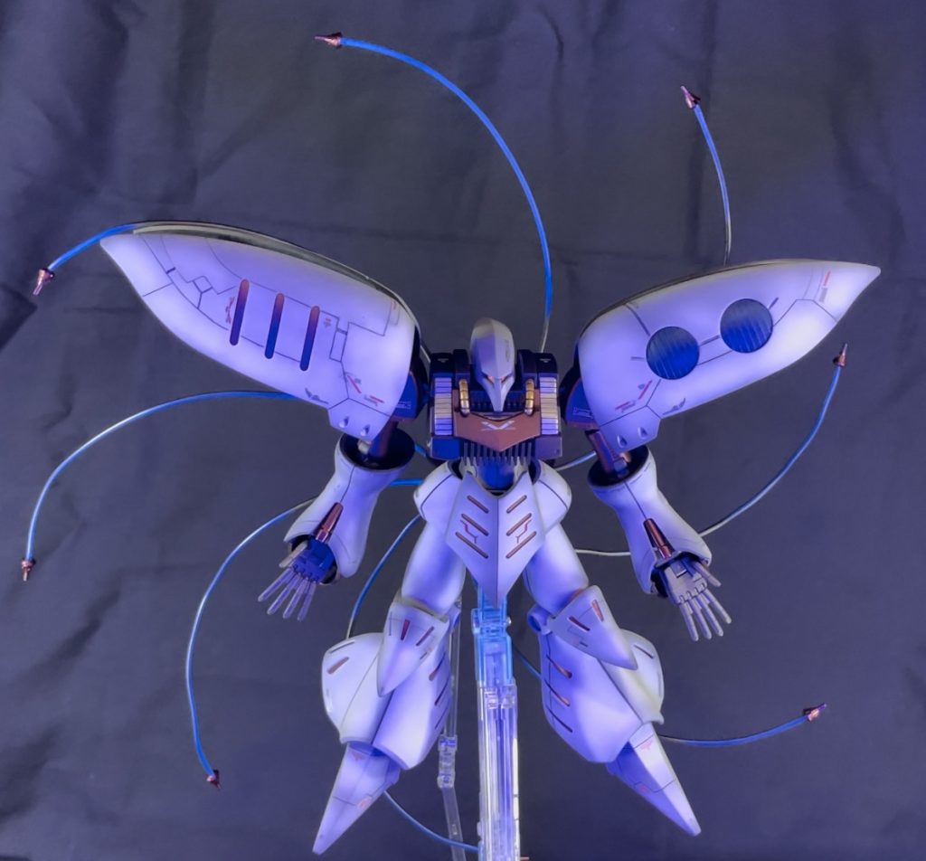 正面から♪ファンネルエフェクトは自作しました٩( ''ω'' )و蛍光塗料で塗っているのでいい感じで光ります♡