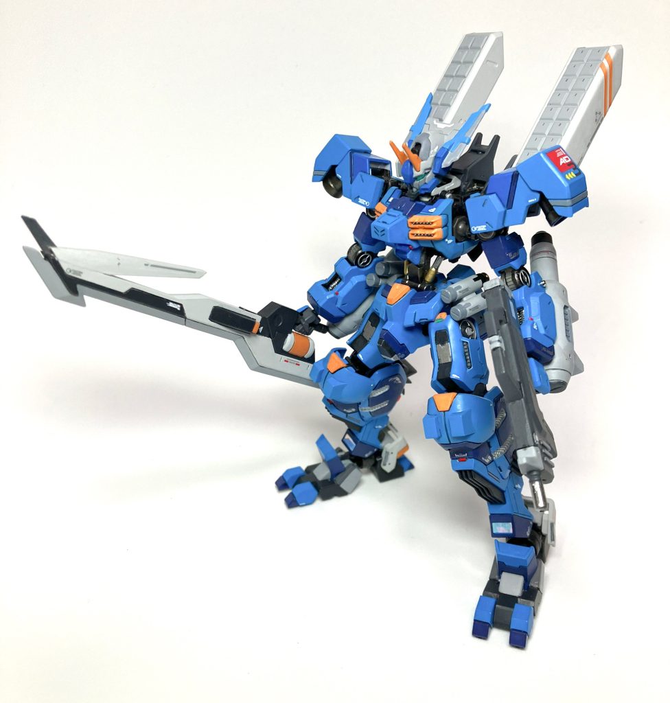 剣の先端を形状を変えてオリジナル感を出しました。接合部が少し目立って失敗してます。次回はもうちょっと仕上げを気にして製作しようと思います。