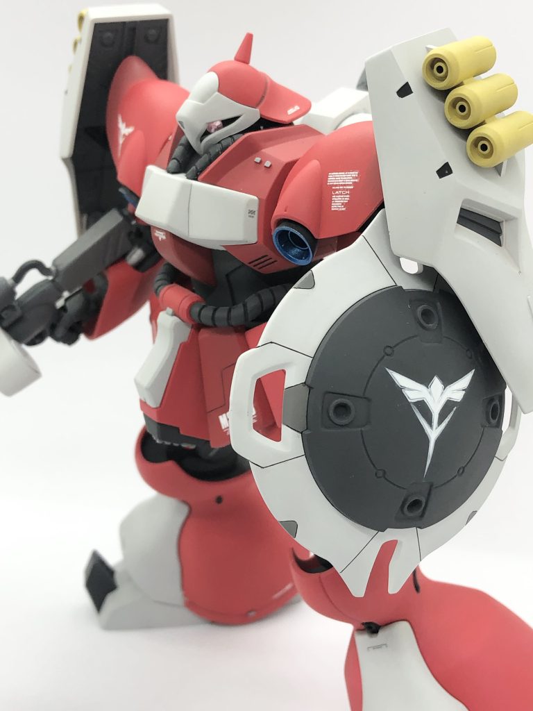 筆塗りは自信が無かったので、ネオジオンマークはマスキングを繰り返してのエアブラシ塗装です。