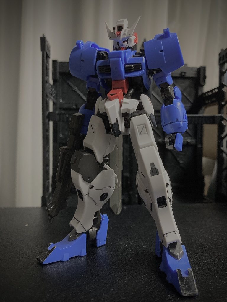 〜第1形態〜強奪したアスタロトの外装を全換装したもの。ガンダムフレーム用の外装がまだ用意できていなかったため、スピナ・ロディの腕部パーツを使用し、他の部分にはジャンクパーツなどを使用。