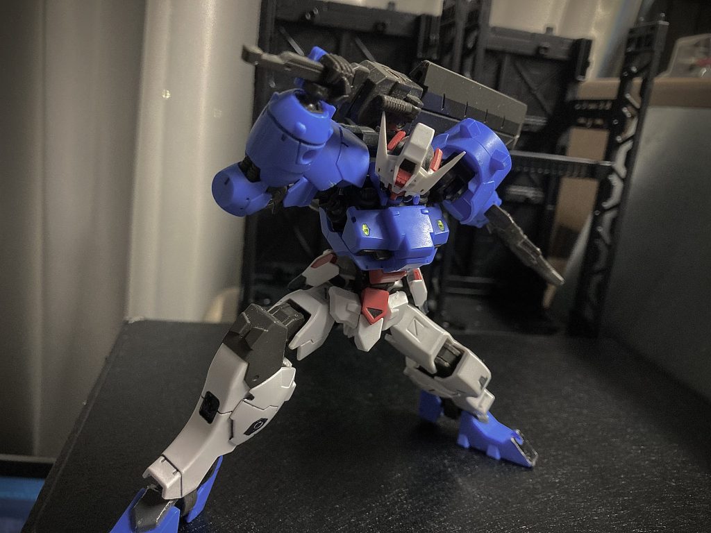 〜武装2〜デモリッションソード両刃型の大型ソード。バックパックの側面にアームを介して装備。