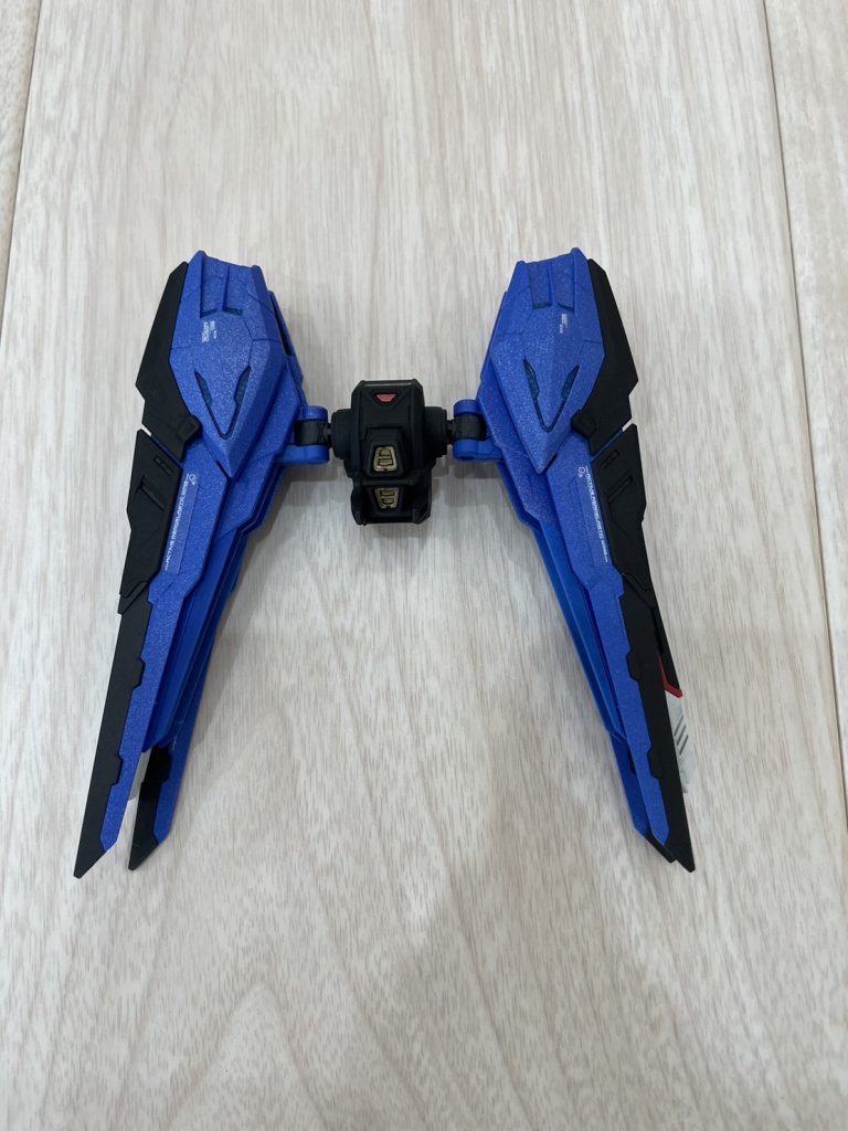 ランドセルもアクセントでガンダムマーカーをぬりぬりです。