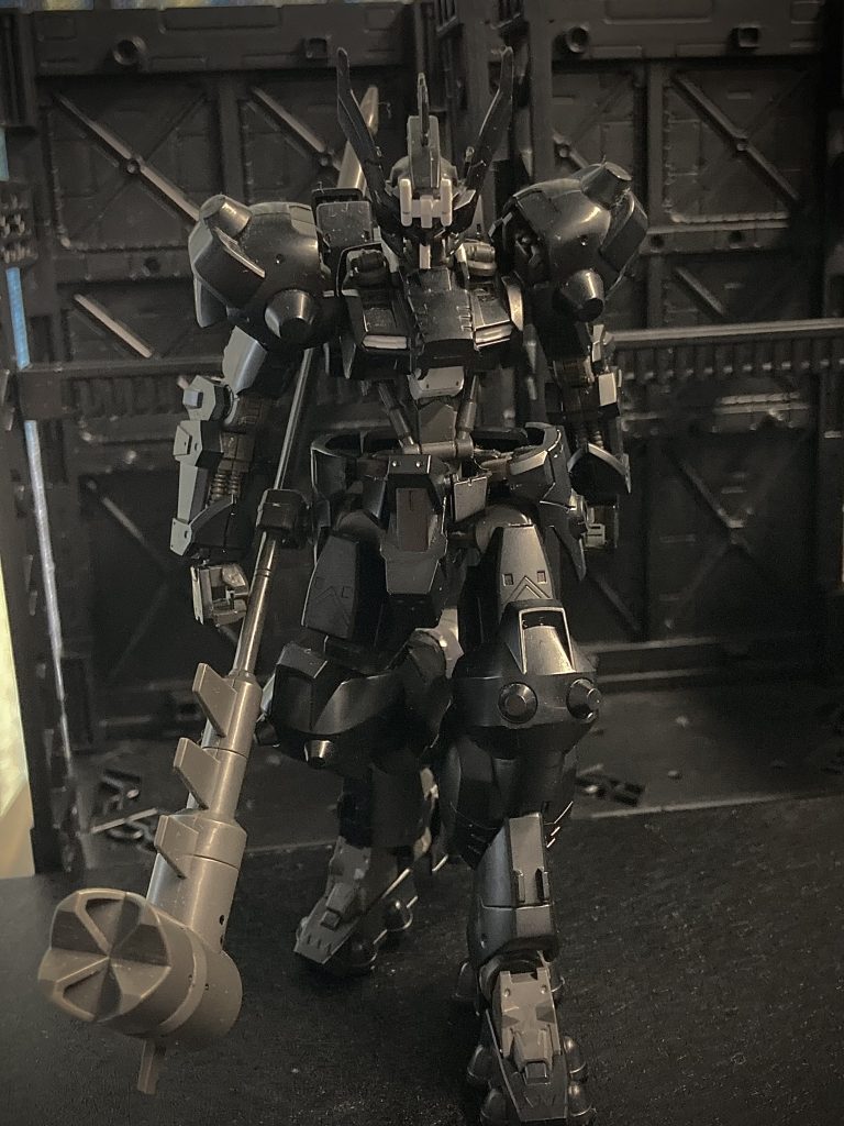 ウヴァルと余剰パーツを組み合わせただけのちょこっとミキシングガンプラです…これ作るためにもう1体、不完全なウヴァルがいるのでそれを色々組んでみてウヴァルの姉妹機にしようかなとか考えてます。